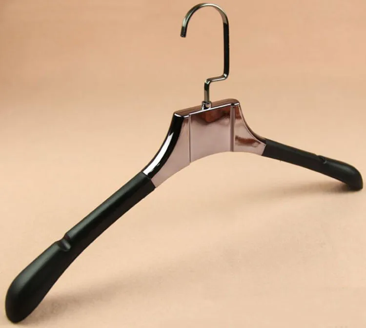 [Бесплатная доставка] пластиковые вешалки с кожаным подкладом для одежды мужской