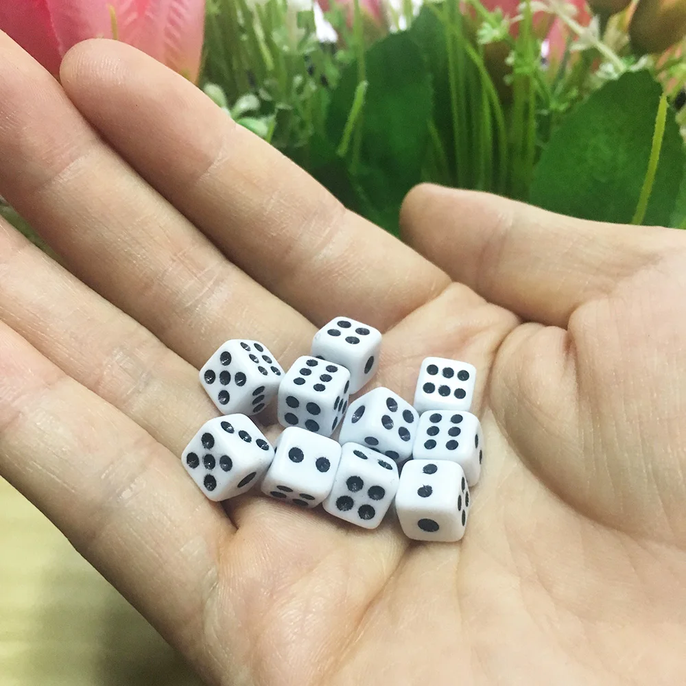 50 шт./лот кубики 8 мм пластиковые белые игровые игральные кости-кубики стандартные шесть сторон децидер партии настольная игра Dados Dobbelstenen