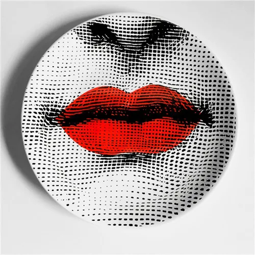 Изысканная тарелка Fornasetti, украшение из фарфора, декоративные тарелки для бара, офиса, кофейни, декоративные тарелки в стиле ретро - Цвет: 15