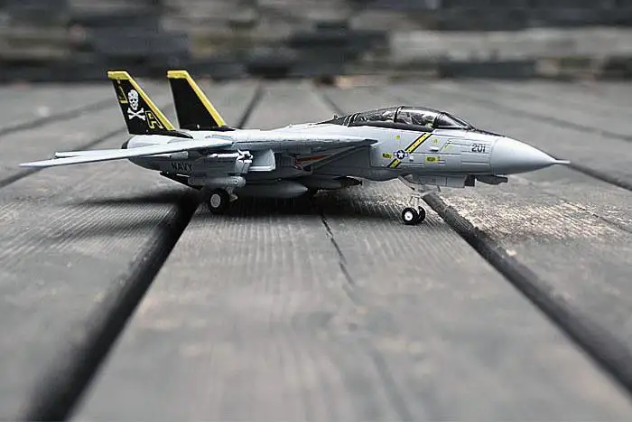 F-14 JOLLY ROGERS 1/100 литой самолет модель самолета