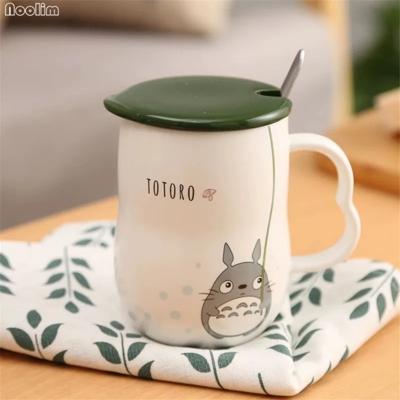 A Керамика кофе кружки с ложкой и крышка Творческий Тоторо мультфильм молоко кружки стакана воды кухонная посуда для питья интимные аксессуары Подарки - Цвет: A