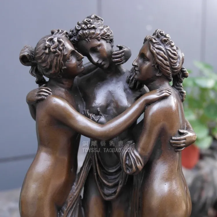 Статуя из меди и с изображением музея лувра | Дом сад