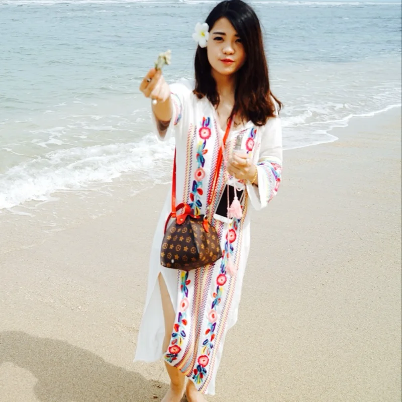 Вышивка V воротник курорт Размер бахромой цветы когда Богемия над размером белое