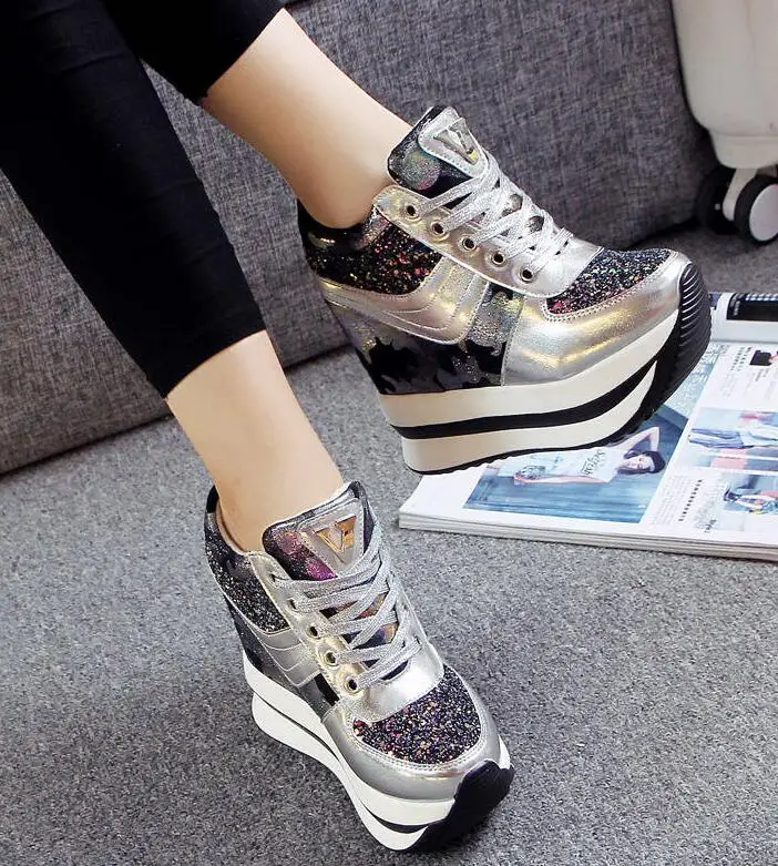 Женские кроссовки на платформе дышащие высокой танкетке с двойной молнией