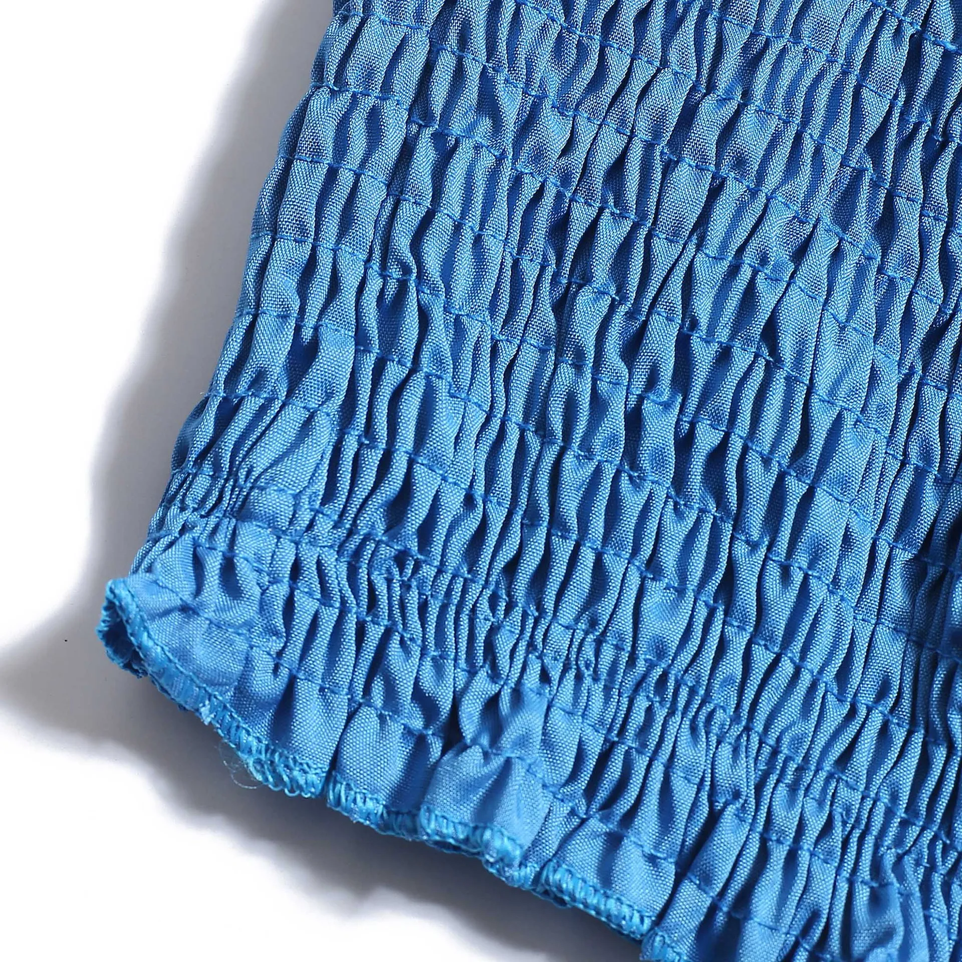 Женская летняя футболка с открытыми плечами и расширяющимся книзу рукавом