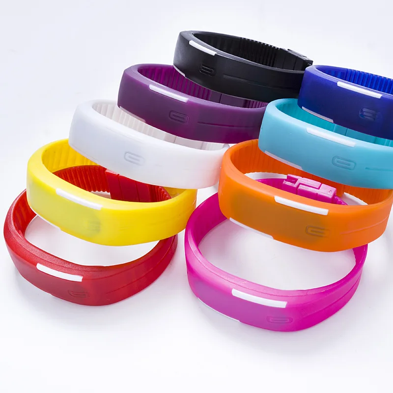 Модные светодиодные цифровые часы для спорта на открытом воздухе молодых мужчин