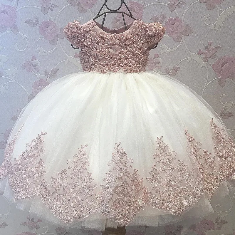 

Lovely Lace Ball Gown Flower Girl Dresses 3D Appliques Little Girls Pageant Dress Short Sleeves First Communion gown