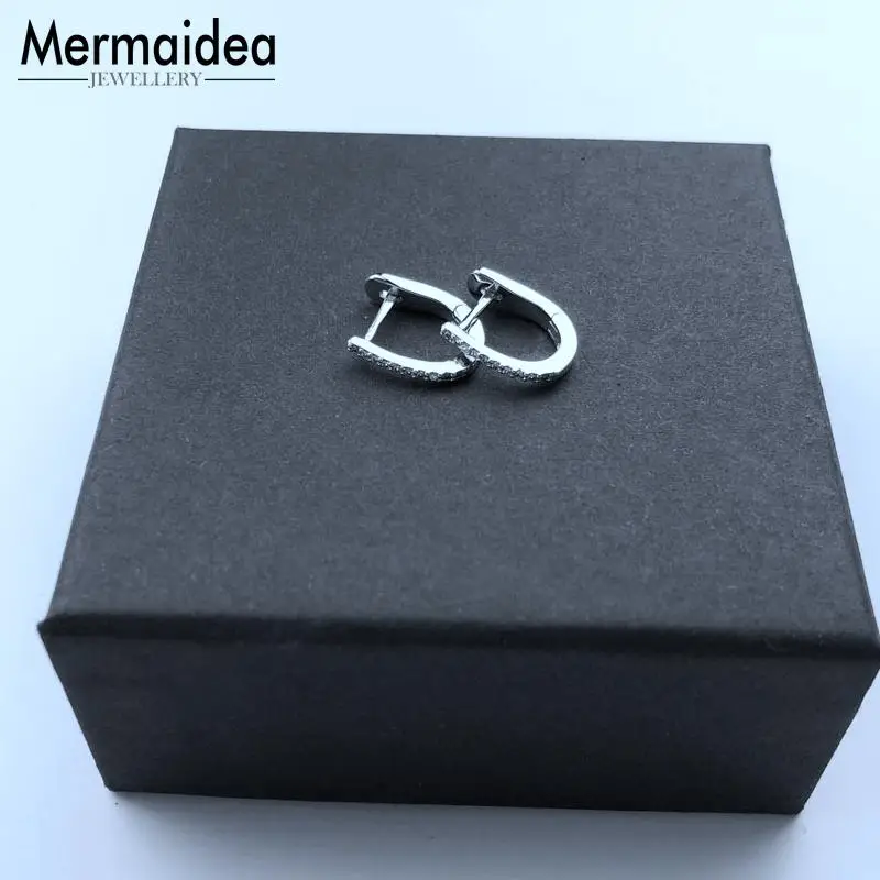 Классические белые креольские серьги-кольца на петлях с фианитом Модная