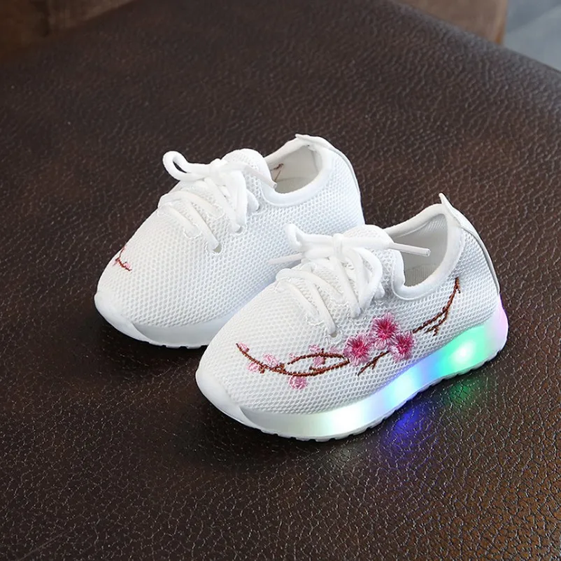 white Детская светящаяся обувь для мальчиков и девочек; спортивная обувь для бега; модные кроссовки с мигающими огнями для малышей; Светодиодный кроссовки для маленьких детей - Цвет: white