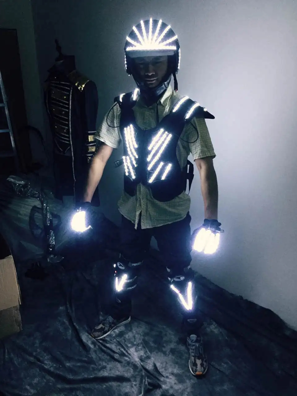 Бесплатная доставка жилет со светодиодный ным освещением люминесцентная броня