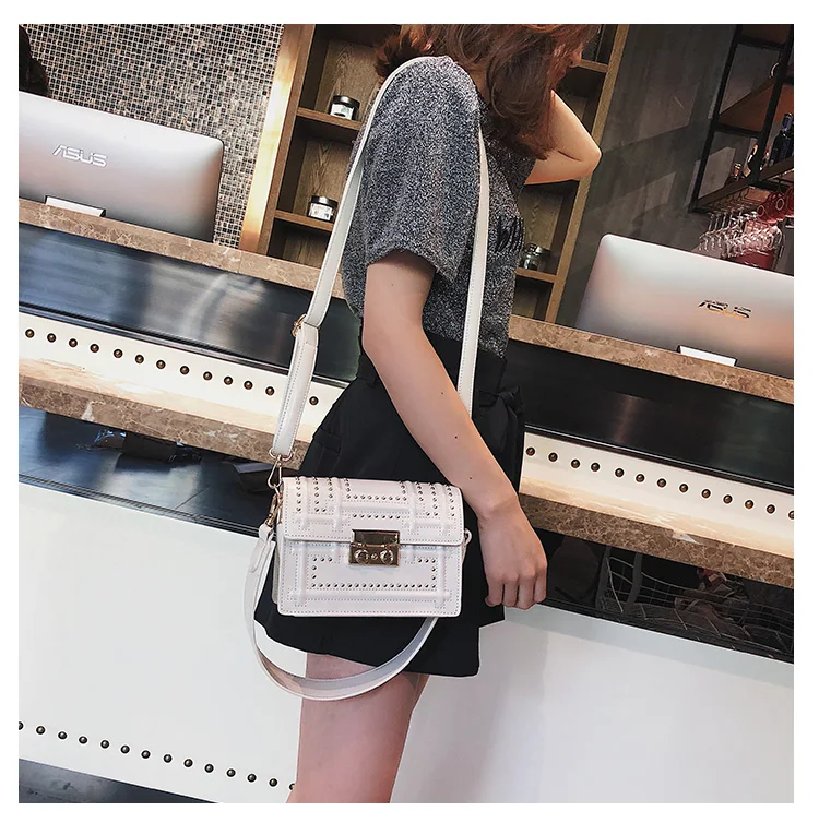 Женская сумка мессенджер an1289 Классическая маленькая с заклепками через плечо из