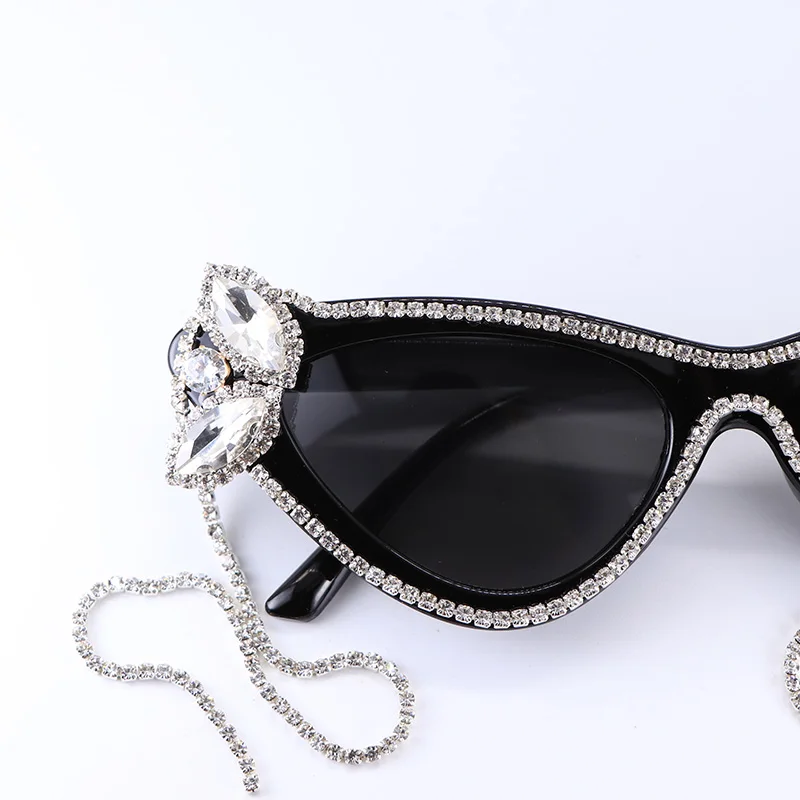 Женские Винтажные Солнцезащитные очки кошачий глаз со стразами и цепочкой в