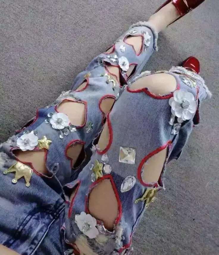 Весенне-летние женские джинсы с вышивкой в виде сердечек модные брюки блестками