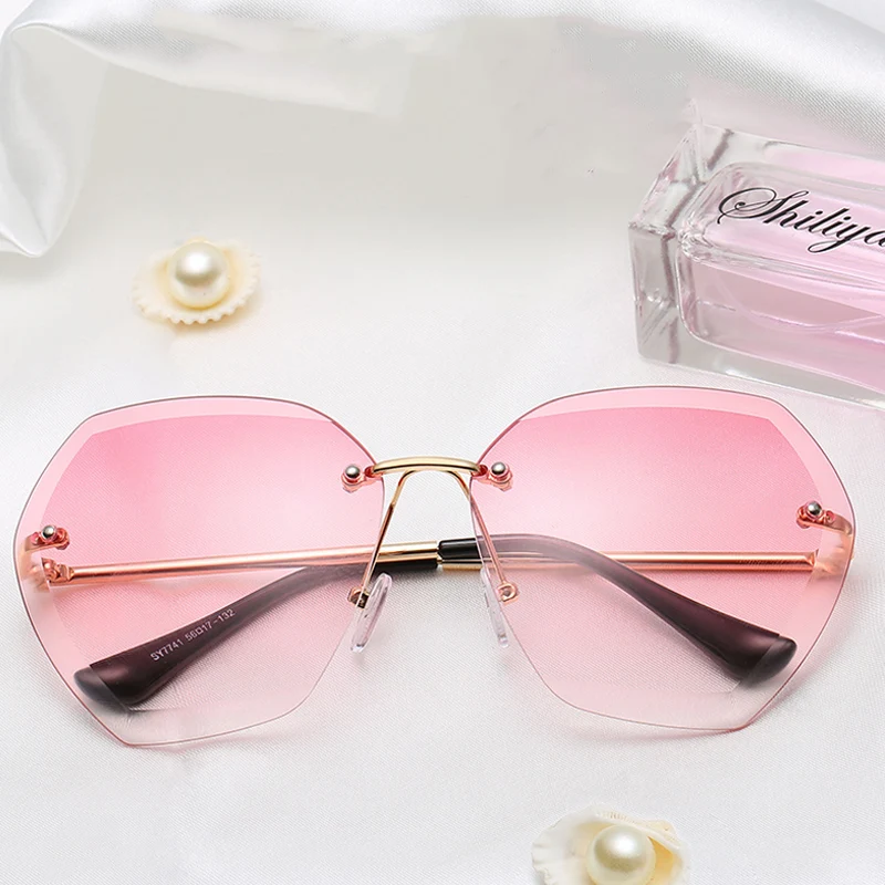 Женские солнцезащитные очки без оправы большие тени розового цвета UV400