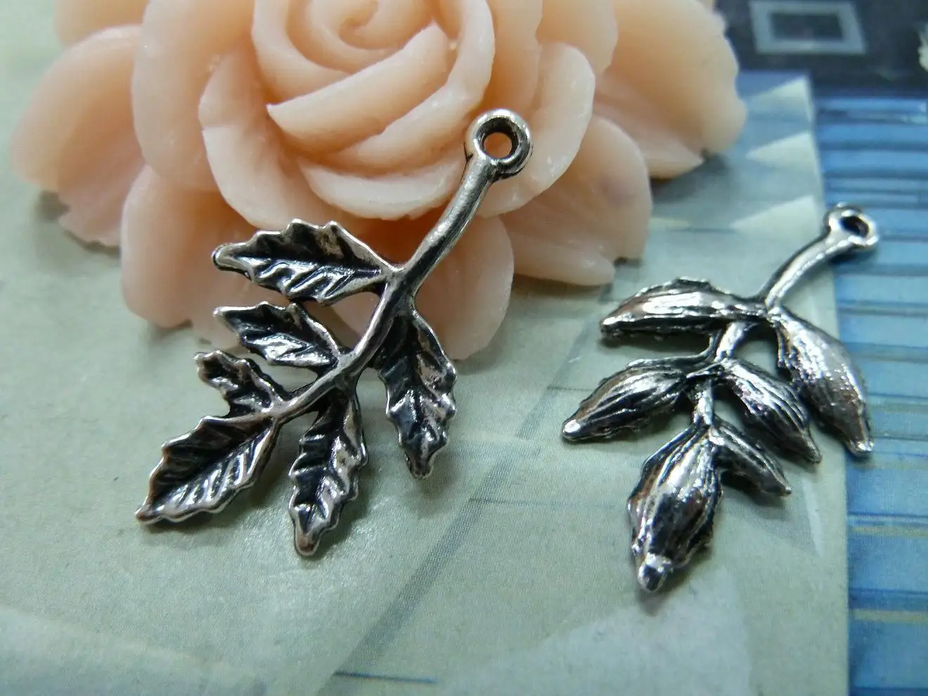 

Wholesale DIY accessories Diy accessories vintage handmade materials antique silver leaves b40 16* 30mm free shipping