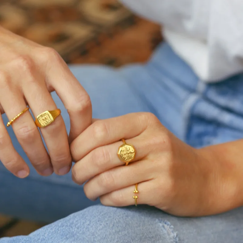 Женское кольцо с абстрактной цифрой silvologic регулируемое Золотое из стерлингового