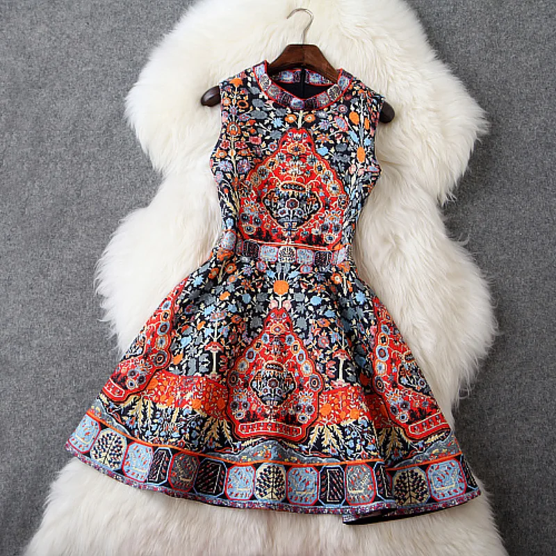 Женское дизайнерское платье с винтажным принтом черное белое бисером на груди