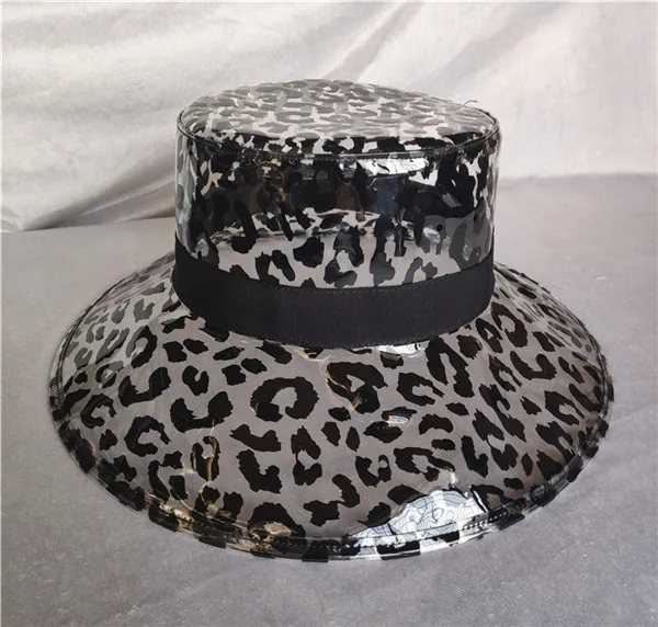Твердые прозрачные женские ведра шапки для девочек Gorras дамы ПВХ Пляж Солнцезащитный козырек водонепроницаемый дождь шляпа пластик с широкими полями шапки - Цвет: Leopard print