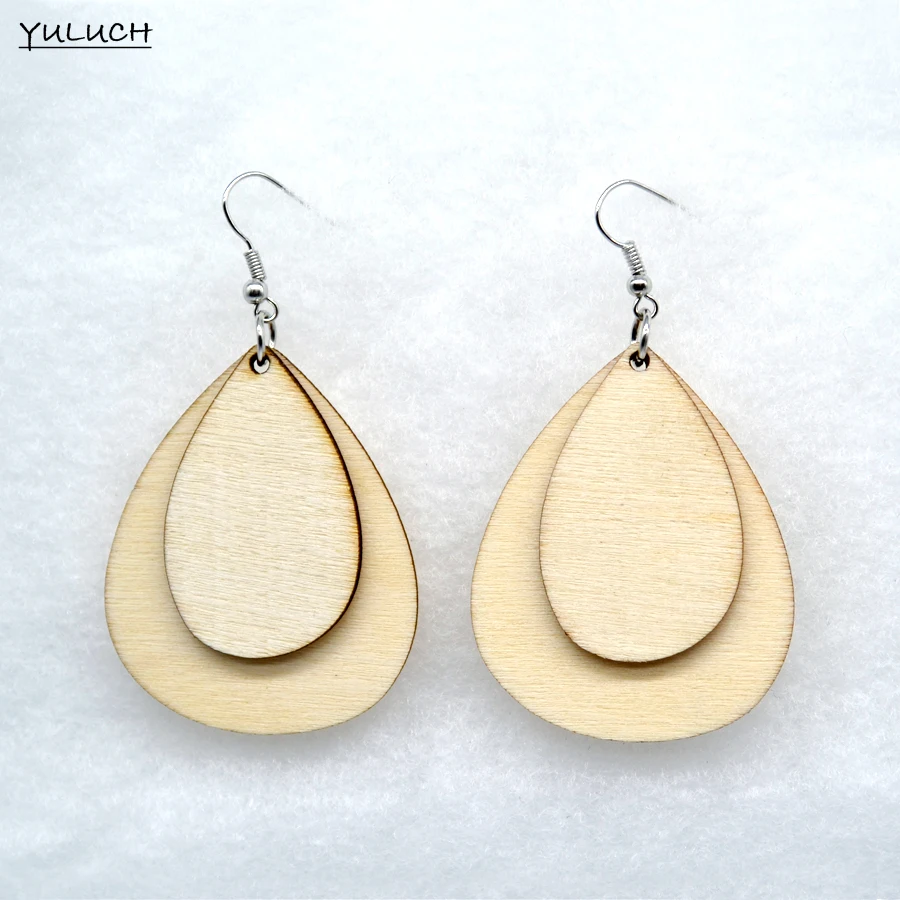 Пара необработанных круглых полых деревянных ювелирных изделий с кисточками