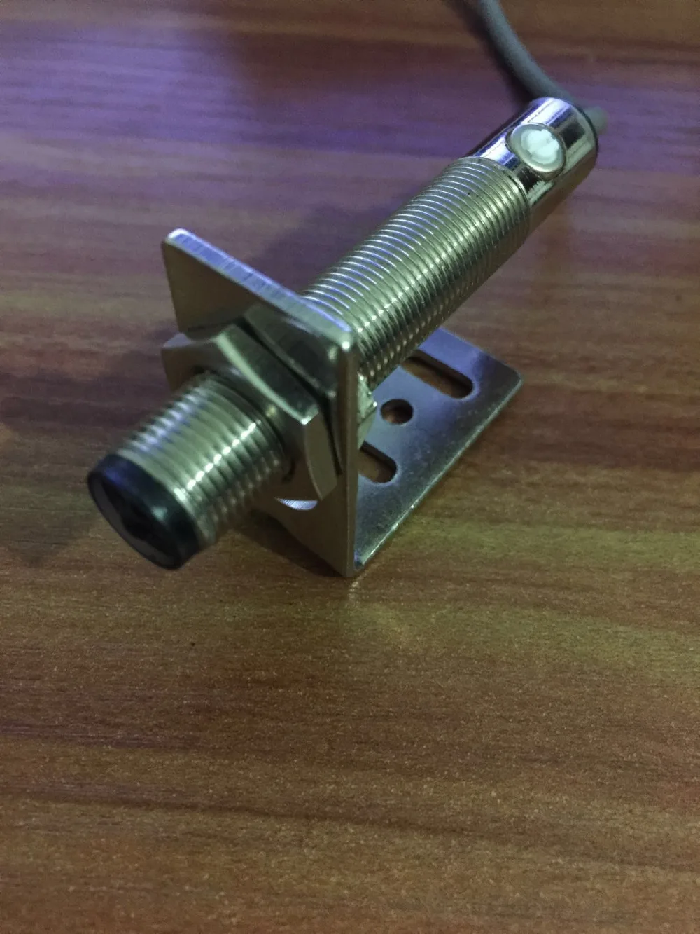 

Diffuse photoelectric switch E3F-DS15P1 long-distance adjustable PNP three-wire normally open M12