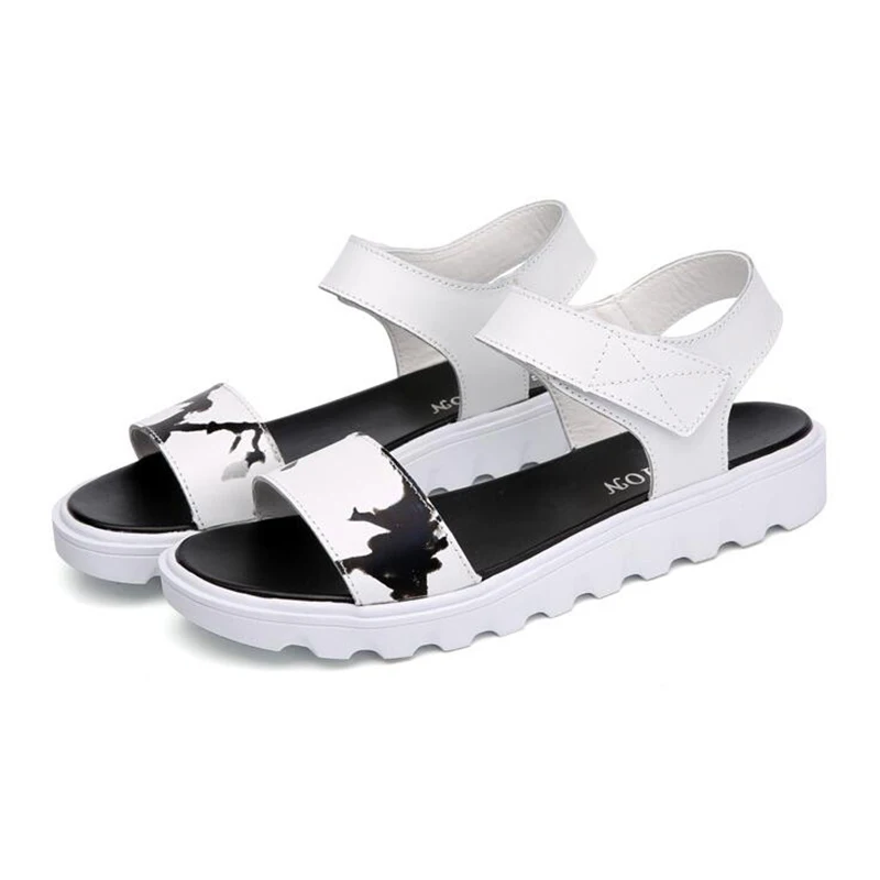 Новинка летние женские босоножки на танкетке кожаная повседневная обувь с