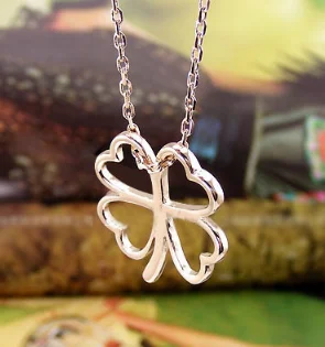 Ожерелье Высокое Качество Полые Любовь четырехлистный клевер кулон ожерелье