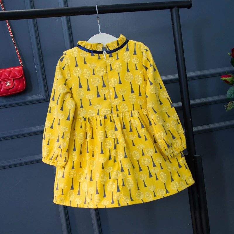 Желтое платье для маленьких девочек с длинными рукавами и круглым вырезом