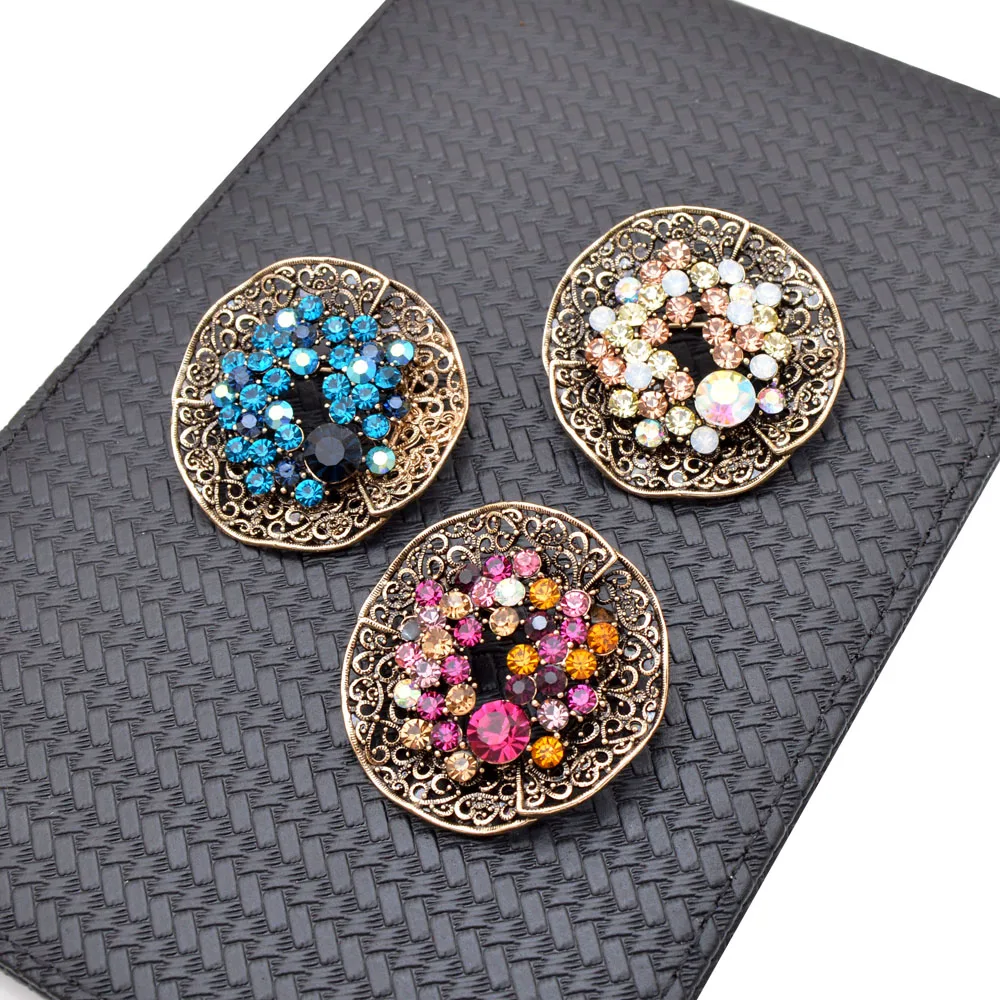 CINDY XIANG 3 Colors Rhinestone Vintage Fashion Round Circle Brooches For Women Coat Pins Shining Luxury Autumn Brooch Good Gift