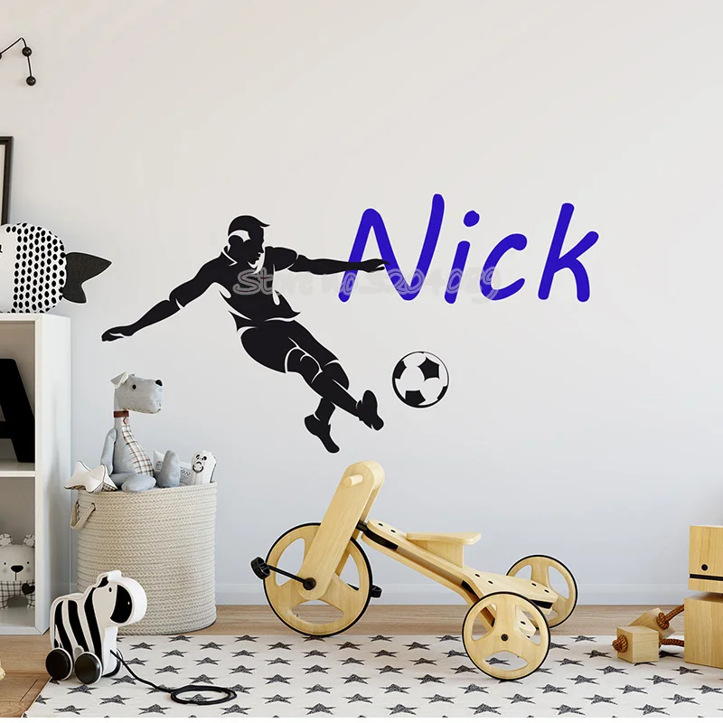 Футбольный эр играющий футбол настенная наклейка персонализированная Виниловая