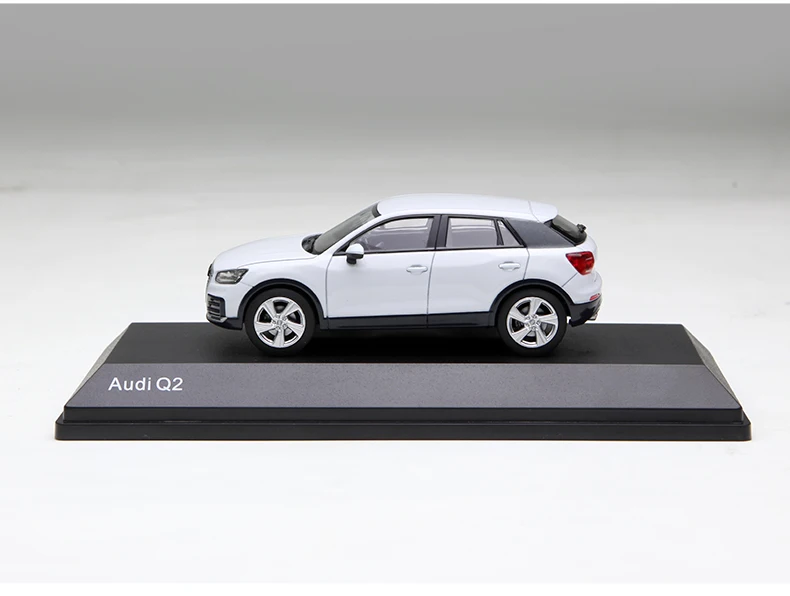 Коллекционная белая модель автомобиля Audi Q2 1/43 коллекционный подарок 2016|Наземный