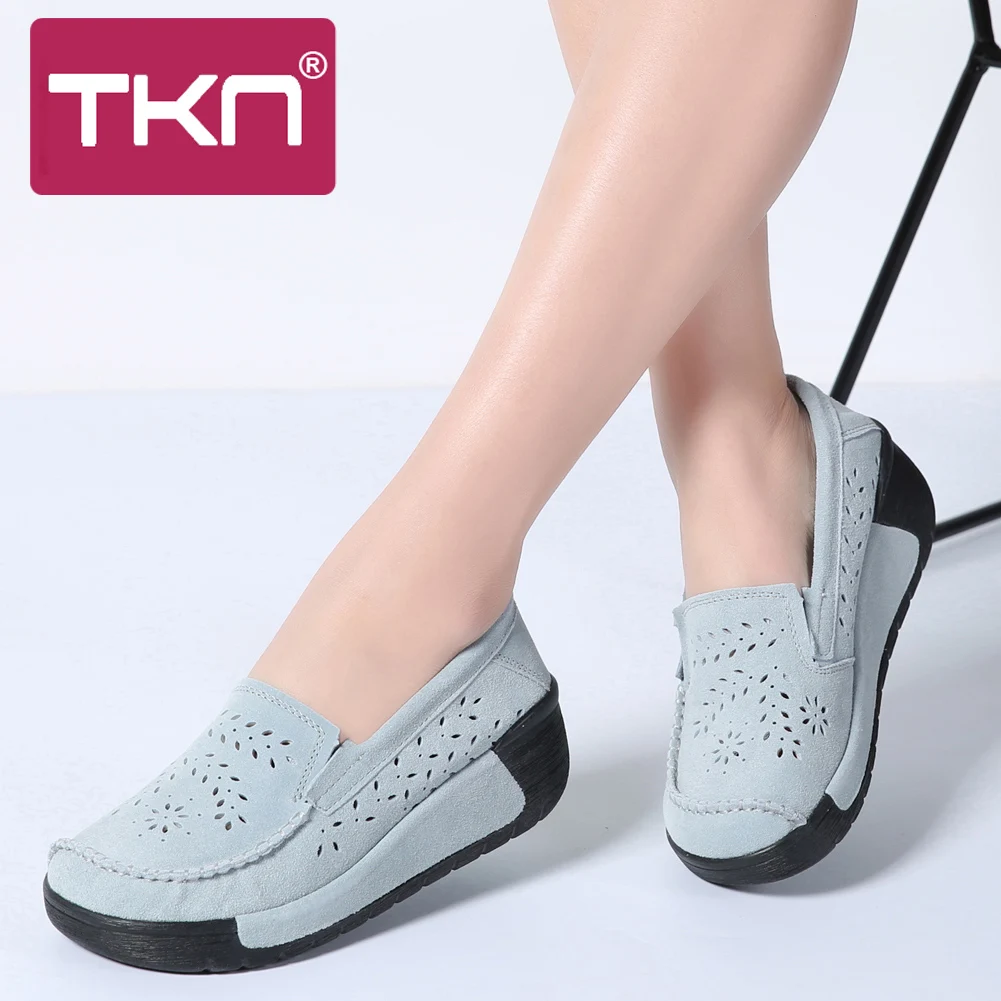 Женские кроссовки на толстой подошве TKN замшевые с резным узором платформе 558-2