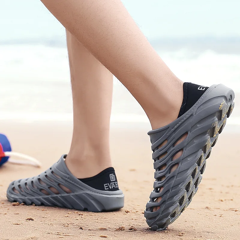 Grey Kakaforsa Summer Men Beach Sandals Man Hollow Outdoor Beach Slippers Slip On Garden Clogs Flip Flops Outdoor Sandals - Цвет: Grey