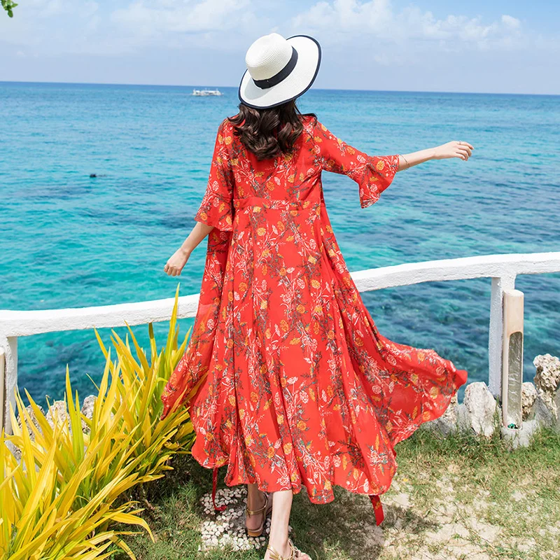 Женское платье трапециевидной формы с коротким рукавом и v-образным вырезом