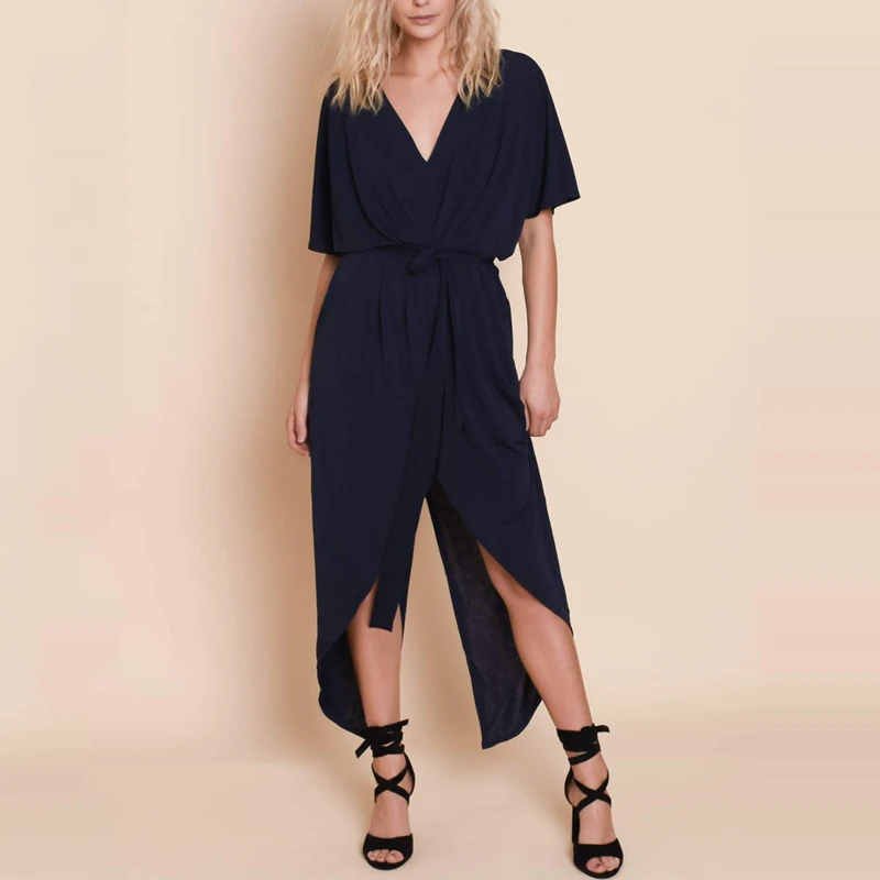 Женское асимметричное платье с глубоким v-образным вырезом однотонное