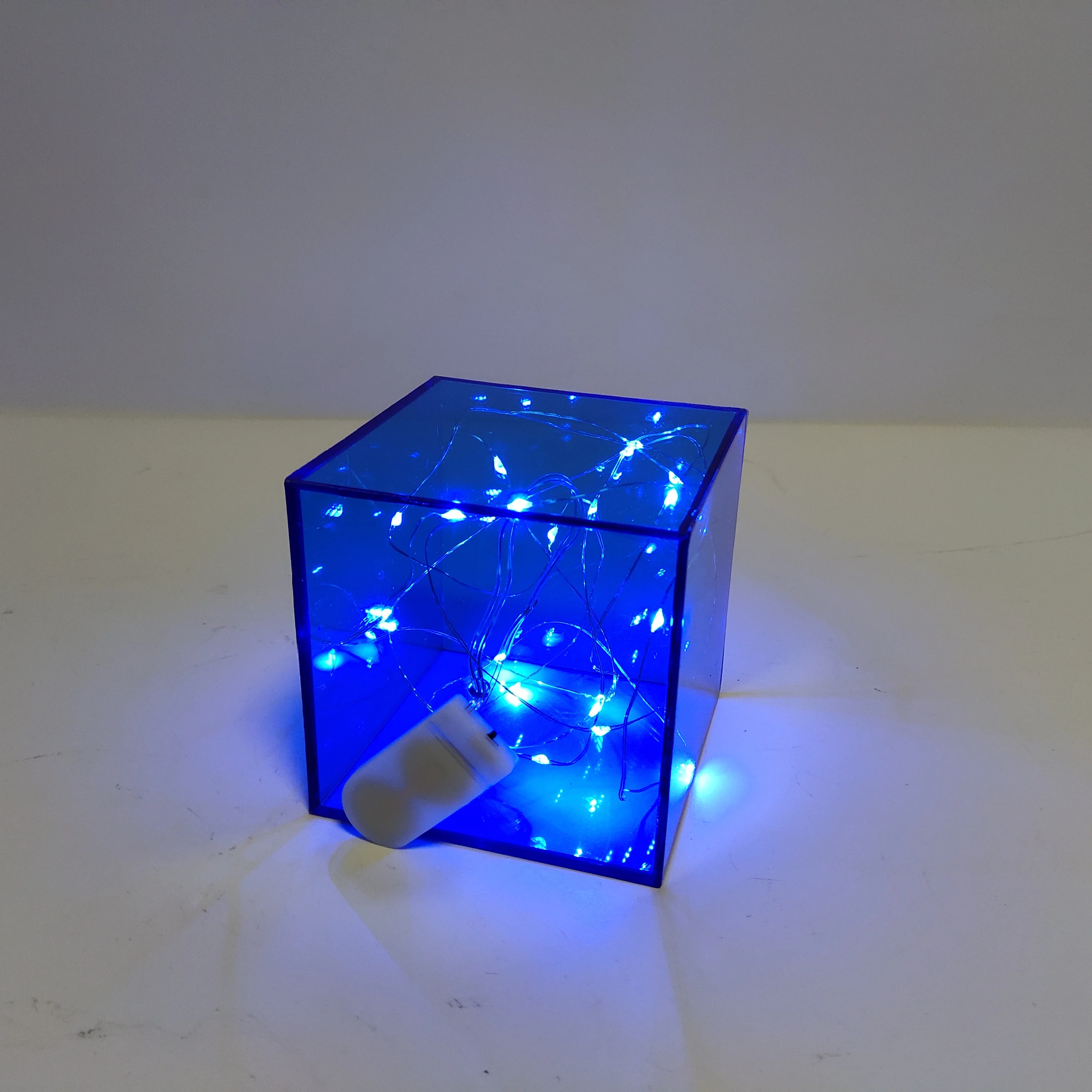 Tesseract светодиодный игрушки Фигурки 1:1 Косплэй 10x10 см танос Бесконечность камни