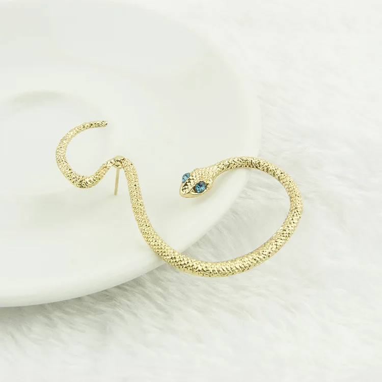 Модные серьги гвоздики в стиле панк для ночного клуба золотые металлические виде