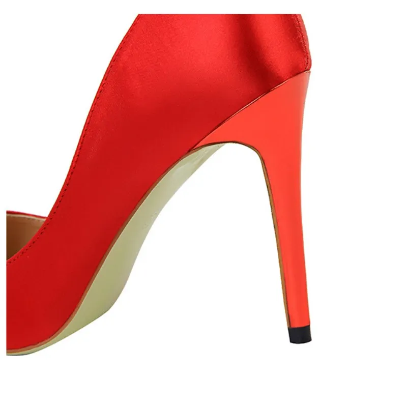 Женские туфли на высоком каблуке из лакированной кожи с острым носком закрытым