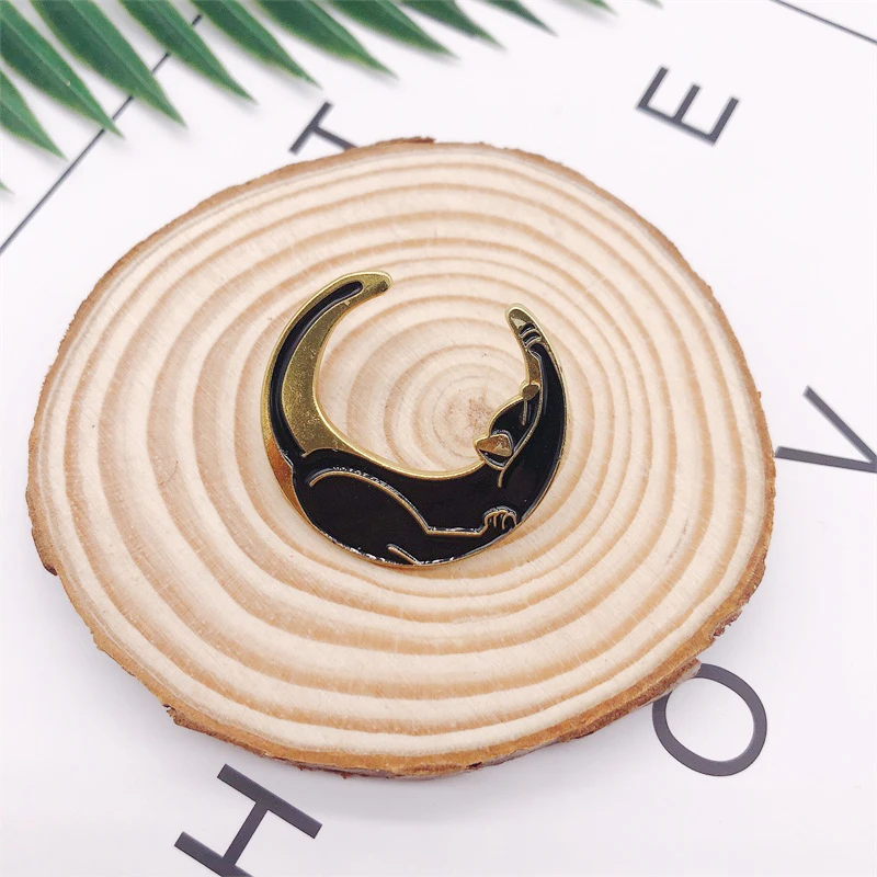 Креативный мультфильм животное кошка полумесяц эмаль брошь геометрический