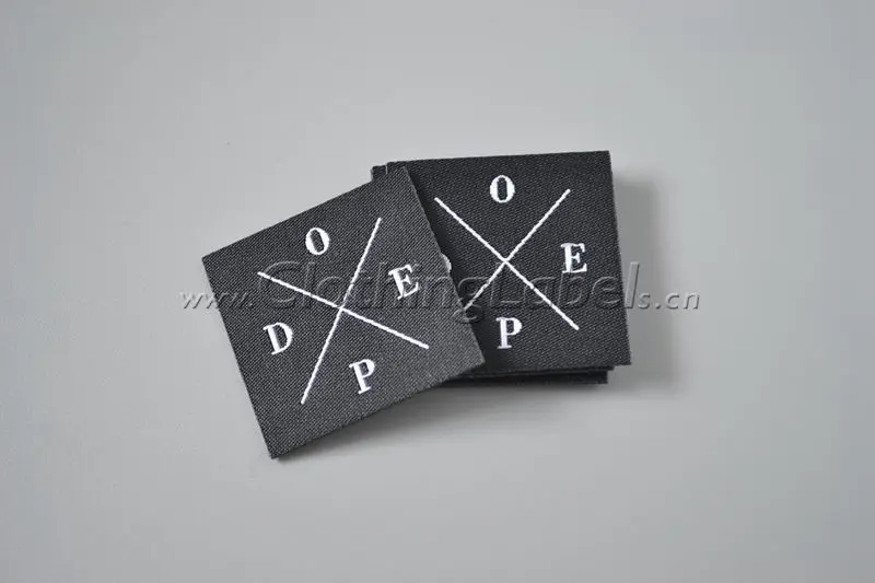 Изготовленная на заказ тканая нашивка для одежды с теплообрезанным краем