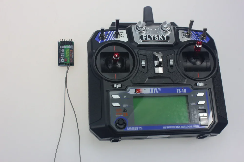 Полный комплект радиоуправляемых дронов Квадрокоптер 4-осевой летательных