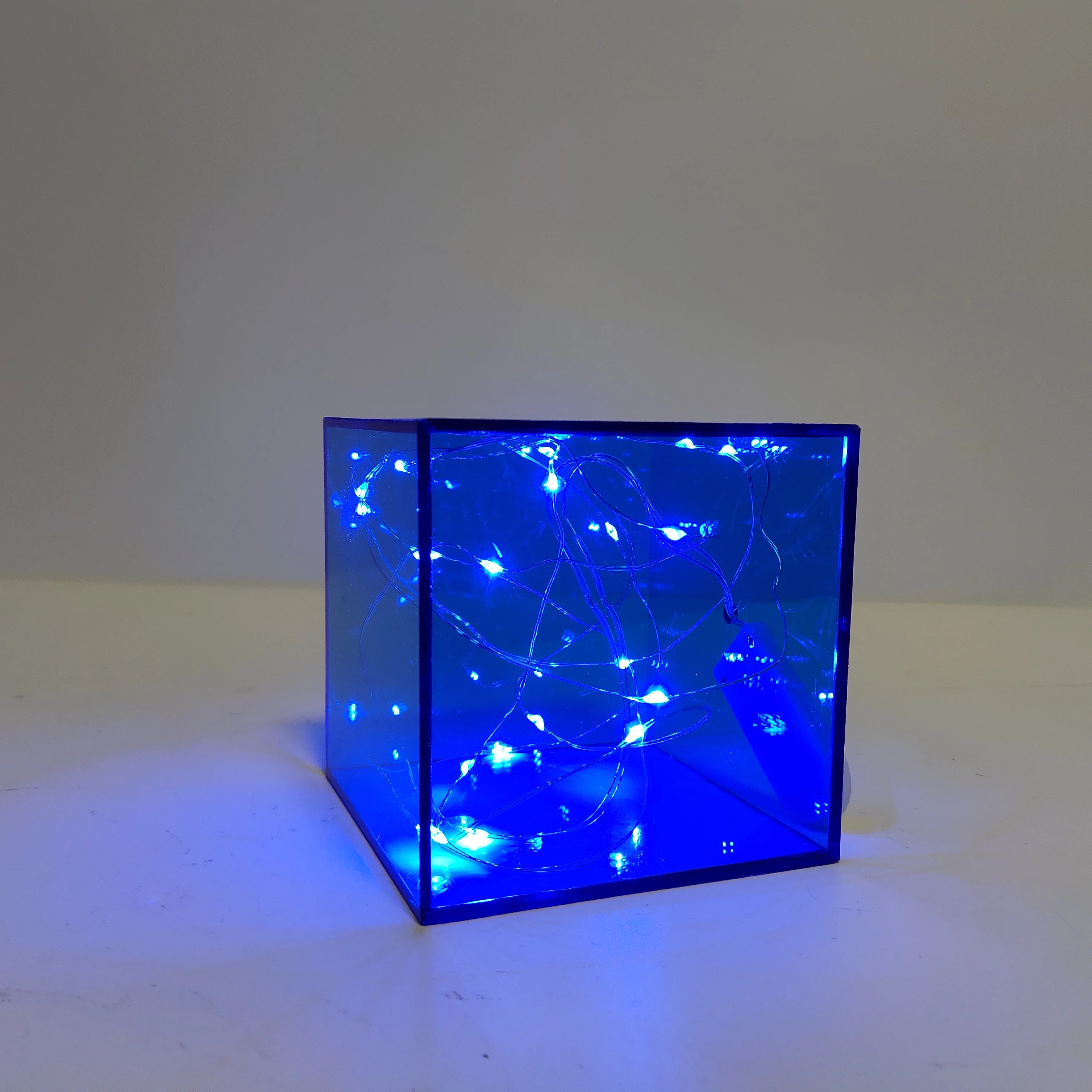 Tesseract светодиодный игрушки Фигурки 1:1 Косплэй 10x10 см танос Бесконечность камни