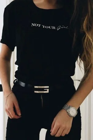 Женская футболка с надписью Not Your Girl на тему феминизма черная в уличном стиле