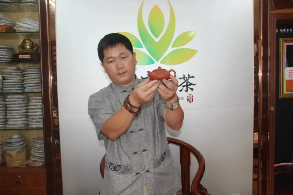 Настоящий исинский чайник у Олега без подделки известный художник Tan Jie ручная