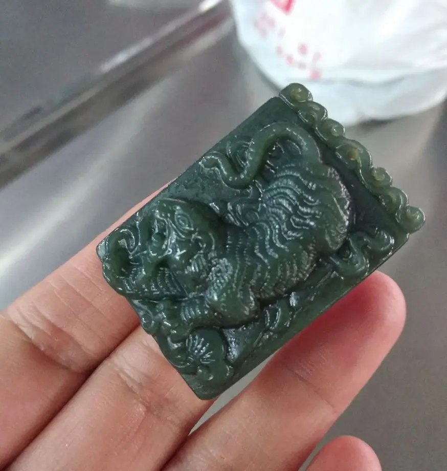 Craftsman Hand Carved Tiger Amulet Dark Green Jade Pendant Necklace TALISMAN Chinese Horoscope | Дом и сад
