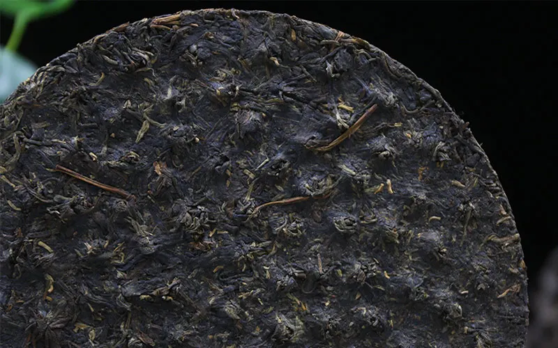 Xiaguan 2013 Sheng Pu-erh Song He Qizi Железный торт сырой чай Пуэр Специальный класс 357 г