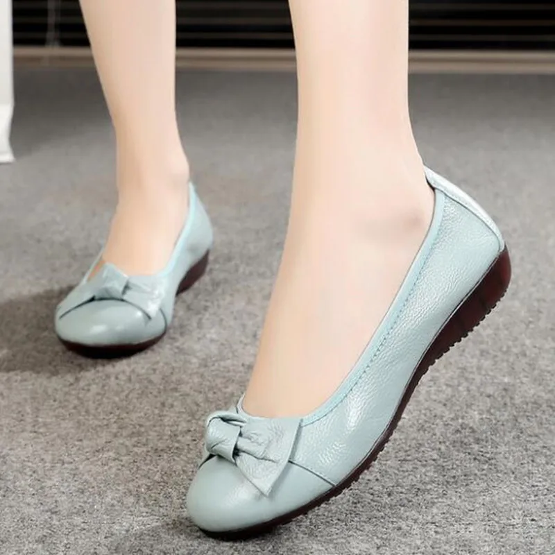 

2019 New Genuine Leather Soft Bottom Comfortable Mother Shoes Flat Shoes Shallow Mouth Non-slip Middle-aged Women Leather Shoes