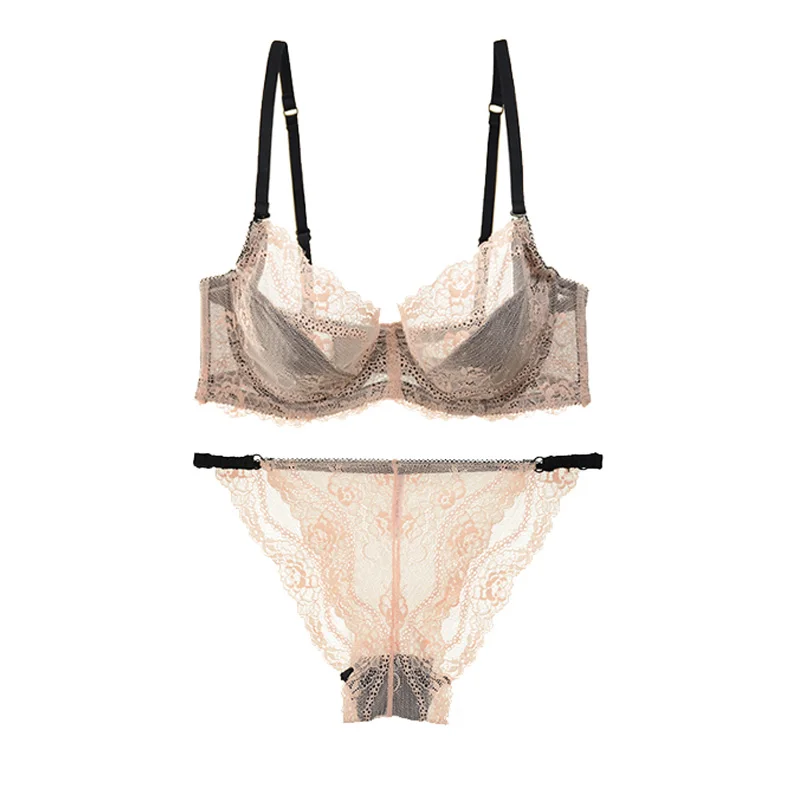 Комплект женского нижнего белья из бюстгальтера и трусиков с эффектом пуш-апа |