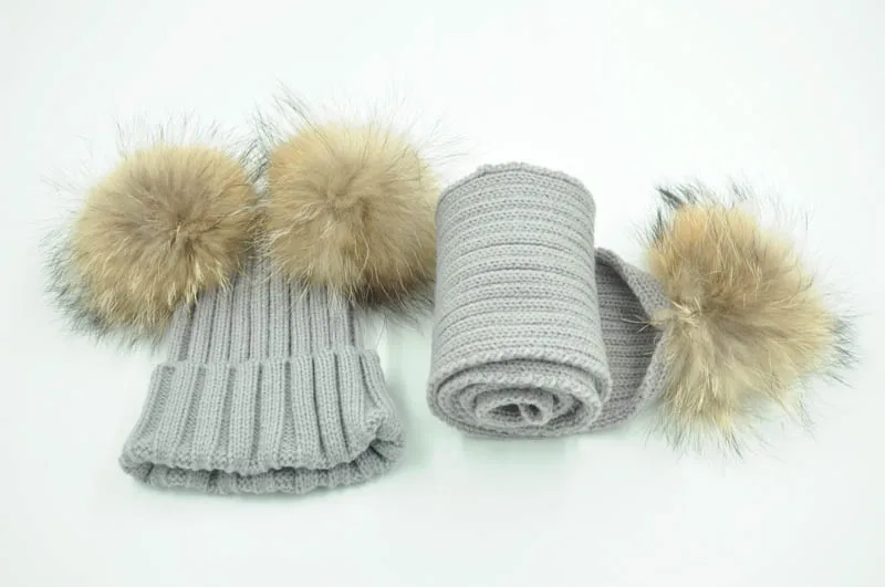 Light grey natural f Детская зимняя шапка, шарф, комплект для мальчиков, натуральный мех енота, помпон, шапка, шарф, комплект для маленьких девочек, теплый флисовый меховой шар, набор из шапки и шарфа - Цвет: Light grey natural f