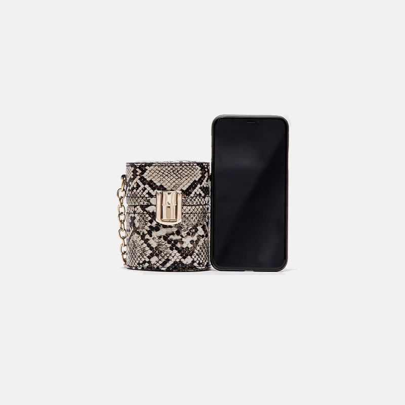 Мини сумка на плечо со змеиным принтом и цепочкой женская маленькая в форме
