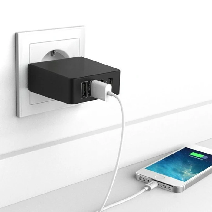 Сетевое зарядное устройство с 4 USB-портами и вилкой Стандарта